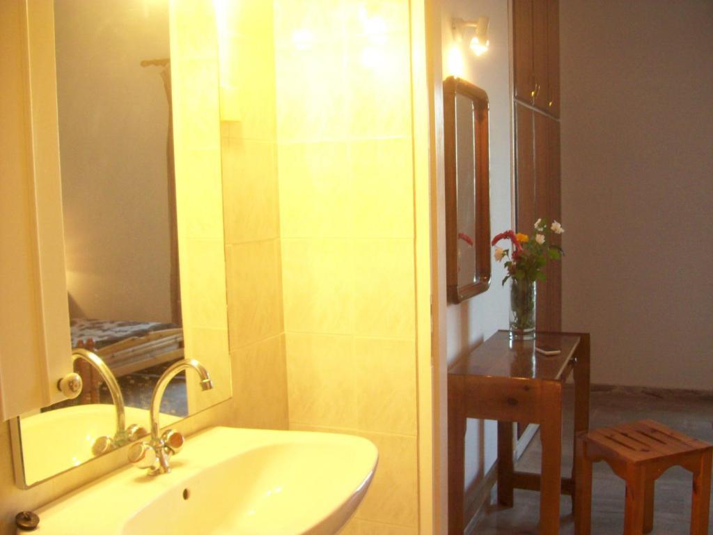 Villa Vania Gardenos Vitalades Bilik gambar